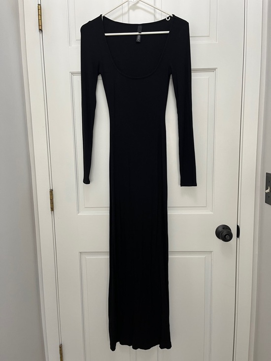 SKIMS Dresses & Skirts - Skims Scoop Neck Black Long Sleeve Ribbed Knit Maxi Dress - Size Small